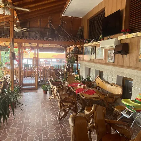 лазур Хотел 2*