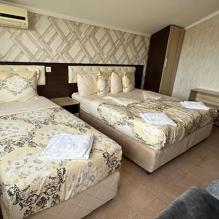 Хотел лазур 2*